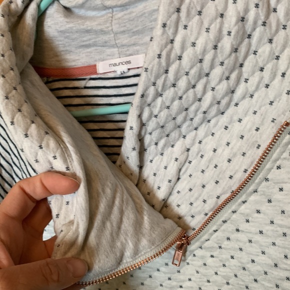 Maurice’s sweater - Picture 3 of 8